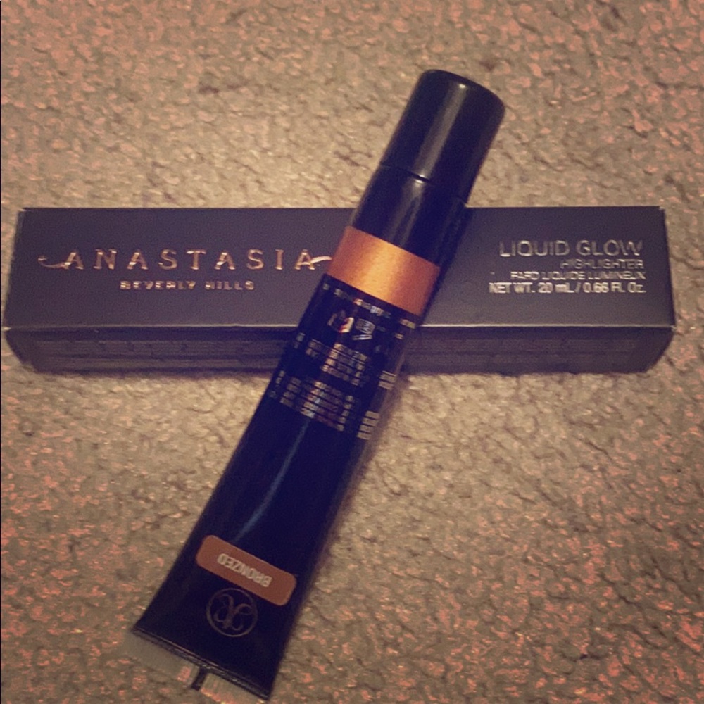 NWT Anastasia Liquid Glow highlighter.